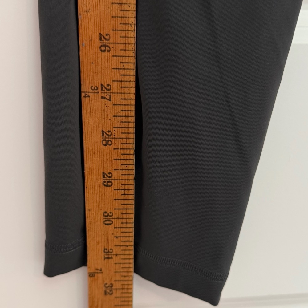 LuLuLemon Swift Speed High Rise Crop 23” Graphite Grey 8 Pockets Reflective - Picture 15 of 15